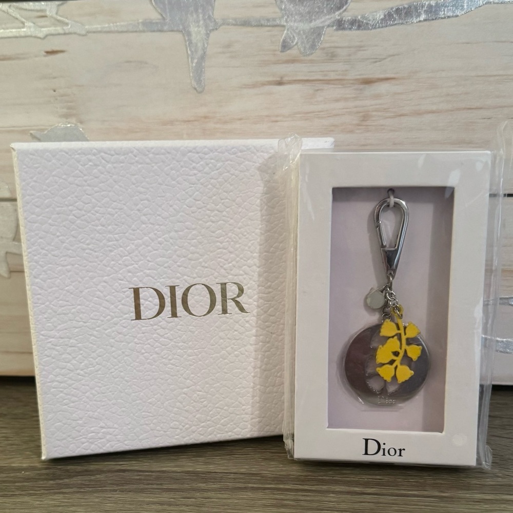 NEW Christian Dior PORTE-CLES ABEILLE Lily of the Valley Charm Yellow/Silver NIB - Picture 2 of 6
